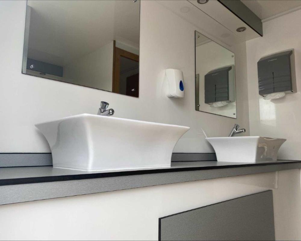 Sapphire 3+1 | Blue Loos Event Hire | Weddings | Cheshire